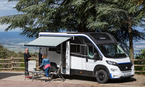 Nowoczesny kamper – idealny na podróże po Polsce i Europie. Komfortowe wyposażenie i pełna mobilność dla niezapomnianych wakacji.